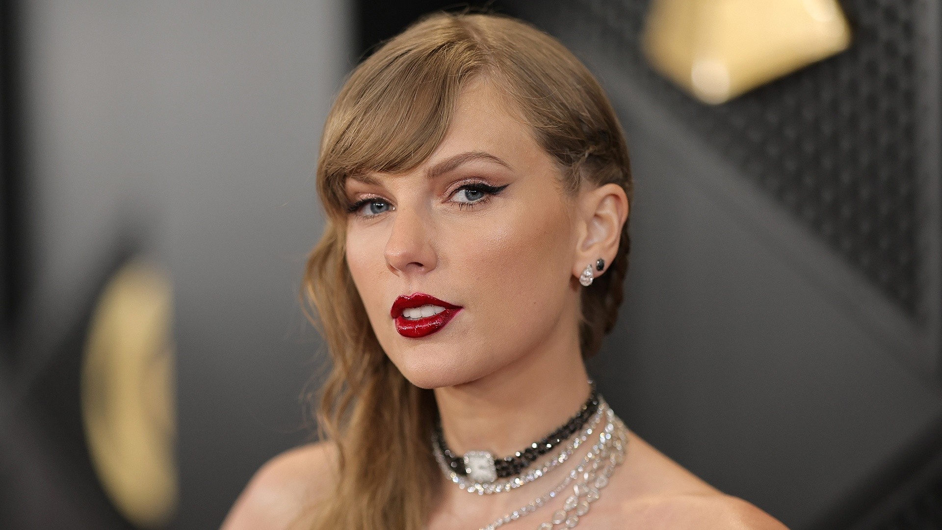 "Taylor Swift Opens Up: Dating NFL Star Travis Kelce Was 'Settling for Less' The pop sensation revealed that Kelce isn’t her typical type, as She Feels Pressure to Settle Down"