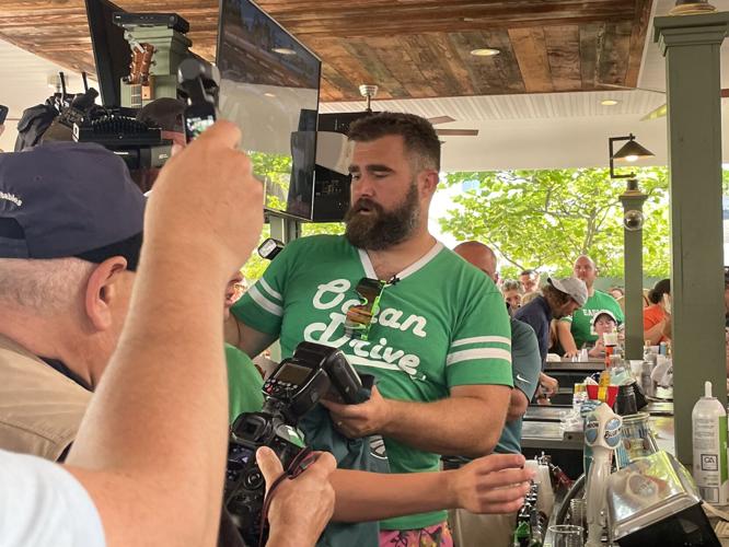 Jason Kelce, the Philadelphia Eagles' legendary center, is bringing his charisma to the Jersey Shore this summer! He's scheduled to celebrity bartend at Ocean Drive and host the Beer Bowl in Sea Isle City. It sounds like there will be some unforgettable moments and lots of fun for fans to enjoy