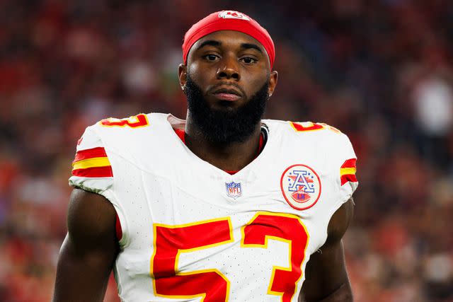 BREAKING NEWS: In a show of solidarity and support, the Kansas City Chiefs rallied together to visit defensive lineman BJ Thompson after he suffered a cardiac arrest. The team, led by coaches and staff, made their way to the hospital where Thompson is receiving treatment, demonstrating the tight-knit bond that exists within the Chiefs organization.